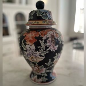 Chinese Temple Vase Noir Porcelain Black vase. 13 in vase